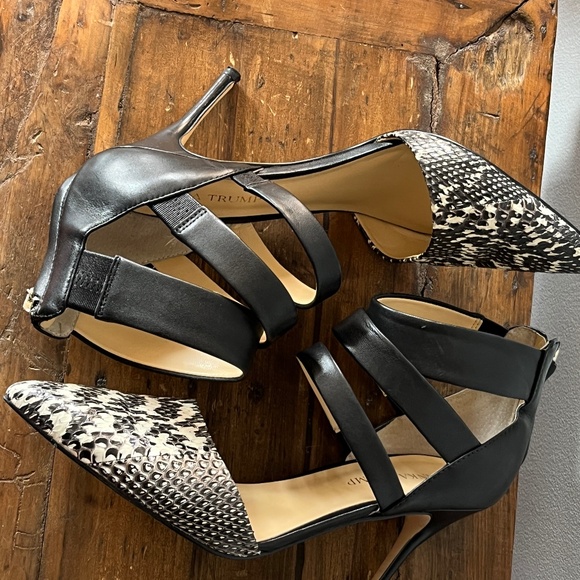 Ivanka Trump 8M gladiator style black & white leather heels with ankle bands. - Picture 12 of 16